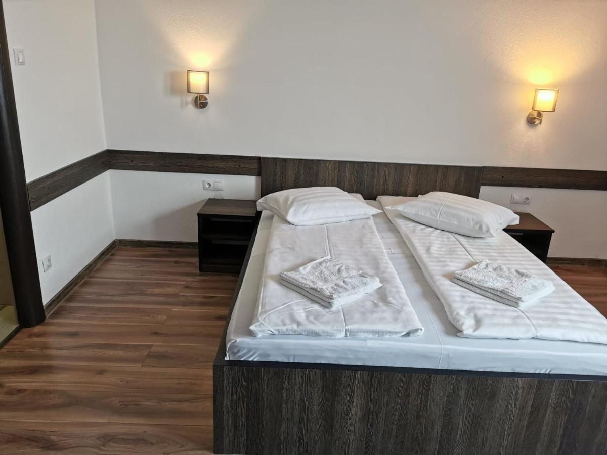 Hotel Tranzit Одорхею-Секуйеск Экстерьер фото