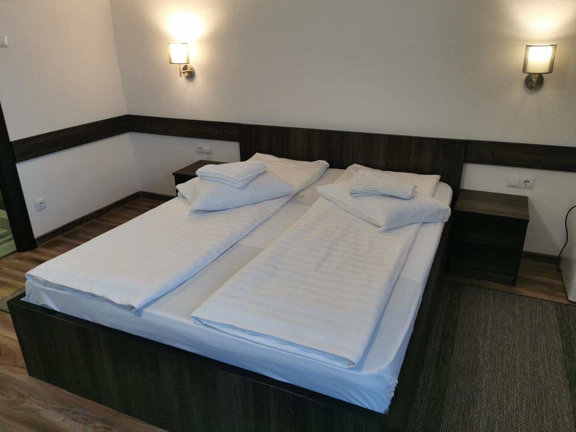 Hotel Tranzit Одорхею-Секуйеск Экстерьер фото