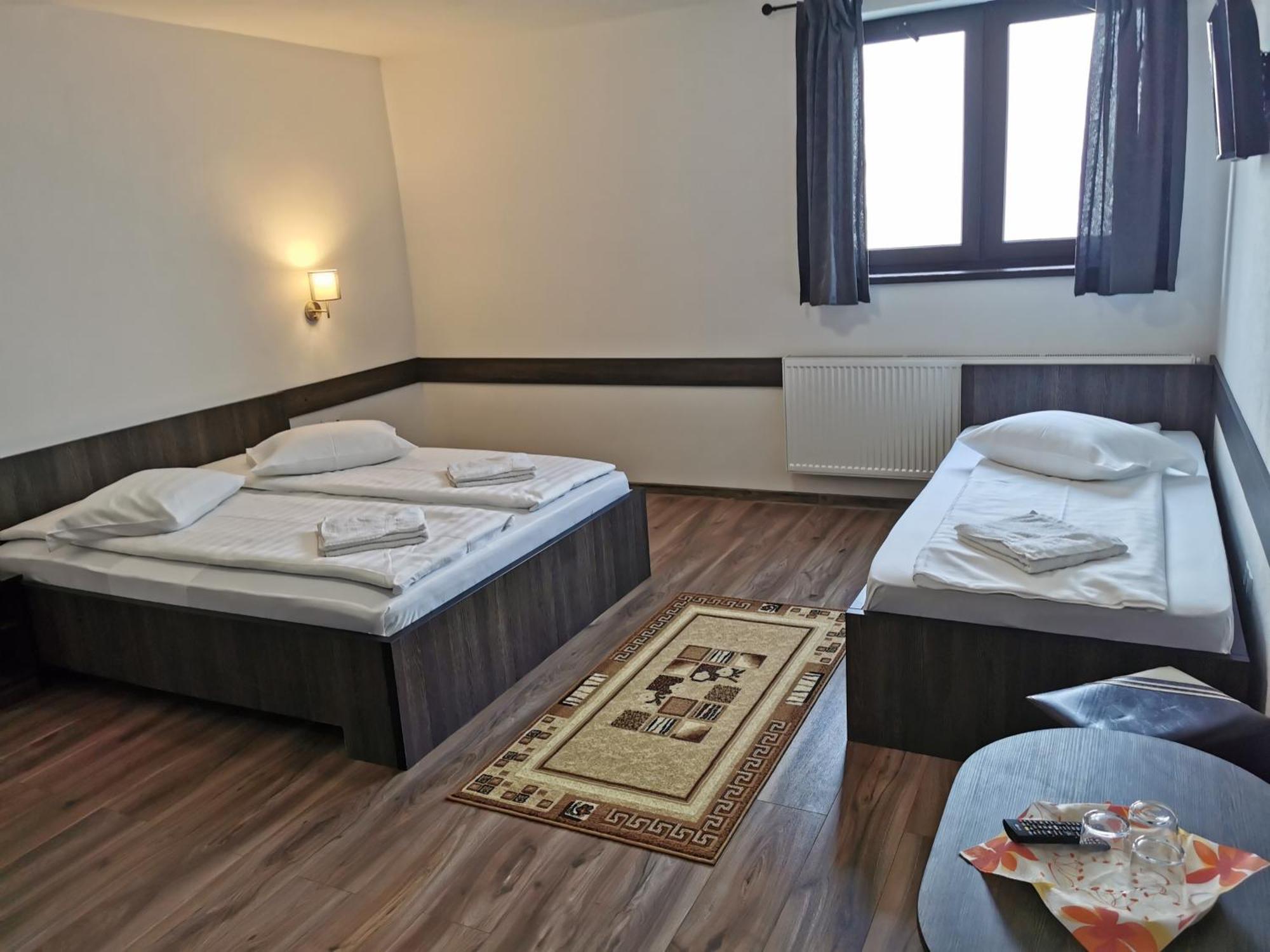 Hotel Tranzit Одорхею-Секуйеск Экстерьер фото