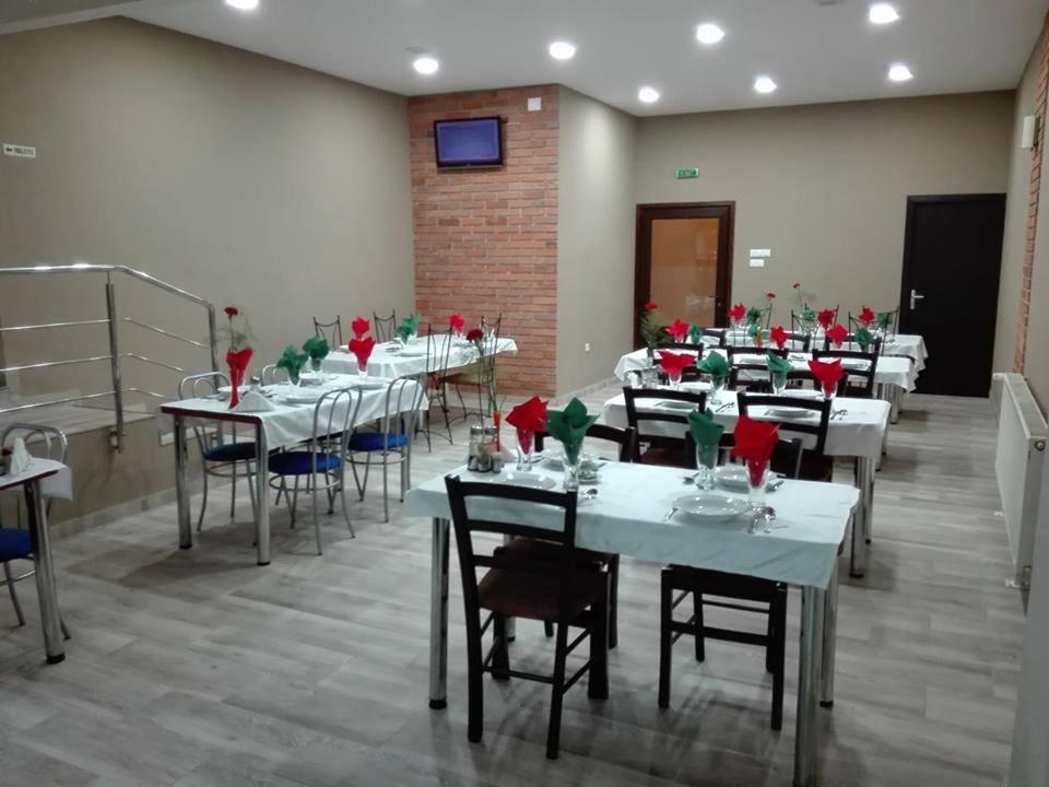 Hotel Tranzit Одорхею-Секуйеск Экстерьер фото