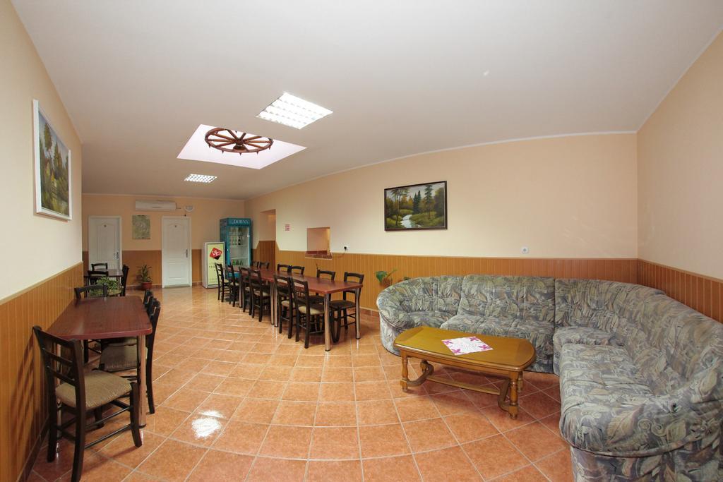 Hotel Tranzit Одорхею-Секуйеск Экстерьер фото