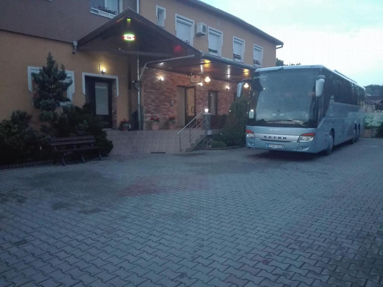 Hotel Tranzit Одорхею-Секуйеск Экстерьер фото