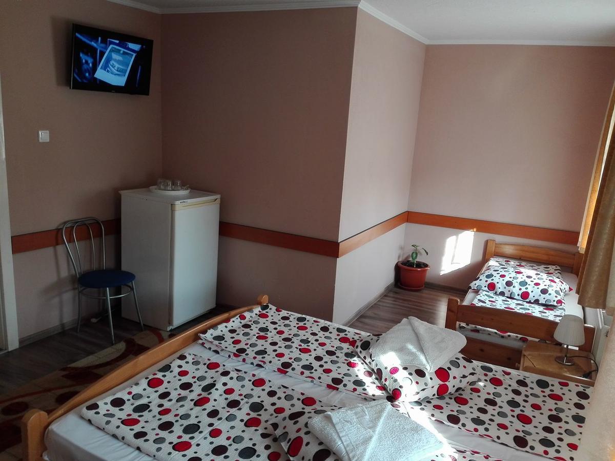 Hotel Tranzit Одорхею-Секуйеск Экстерьер фото