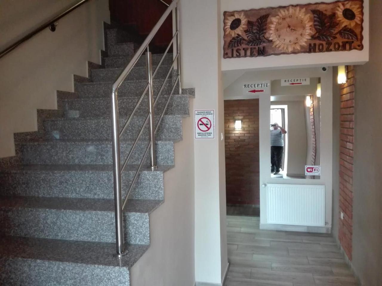 Hotel Tranzit Одорхею-Секуйеск Экстерьер фото